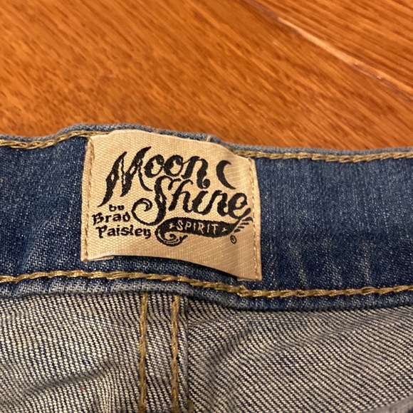 Moonshine Spirit Men’s Jeans by Brad Paisley - Picture 3 of 5